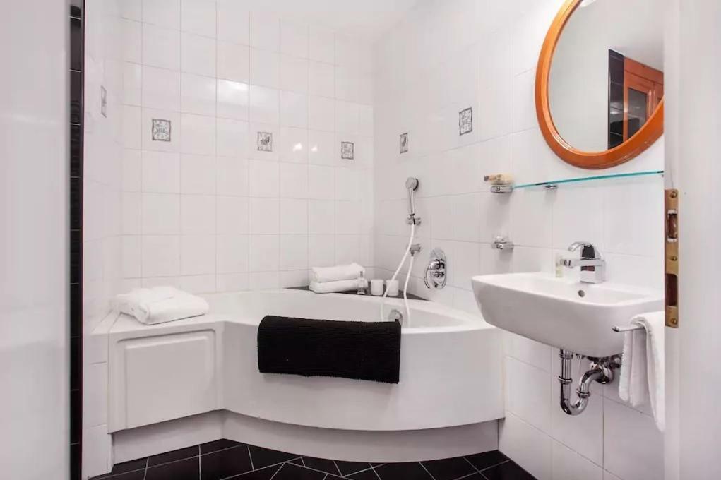 Center Marvel Apartment Любляна Екстериор снимка